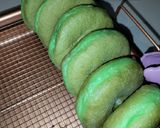 Foto langkah ke 7 dari resep Donat Pandan.