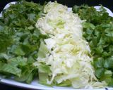 A picture of step 2 of Lettuce and cabbage salad.