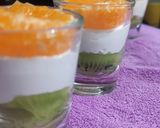A picture of step 4 of Tricolor fruit cream.