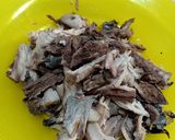 Foto langkah ke 1 dari resep Tongkol suwir kecap pedas.