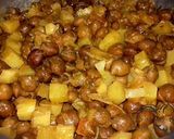 A picture of step 2 of Masalay wale Kalay chanay.