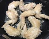 Hình bước làm 1 của món Cánh gà chiên nước mắm dừa khô