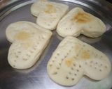हार्ट शेप पिज़्ज़ा होम मेड बेस से(Heart shape pizza home made base se recipe in Hindi) रेसिपी चरण 5 फोटो