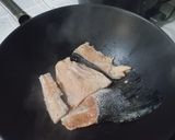 Hình bước làm 2 của món Canh Đuôi Cá Hồi Rau Muống/ Salmon fishtail soup w kangkung