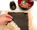 Foto langkah ke 4 dari resep Tuna Spicy Mayo Sushi Roll.