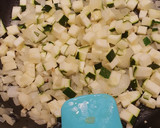 Foto del paso 1 de la receta: Tortilla serrana de espinacas y calabacín