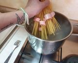 Pas rețetă "Medusa al pomodoro" - spaghette cu crenvurșt în sos de roșii 2 fotografie
