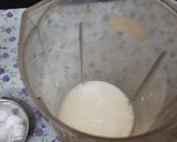A picture of step 1 of Strawberry crushed milk shake with vanilla ice cream.