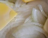Foto del paso 1 de la receta: Torta de cebolla y queso con almendras molidas 🧅🧀🥚 🫒🌱 sin gluten
