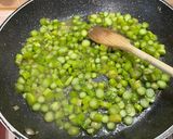 A picture of step 1 of Asparagus and Smoked Salmon Risotto.