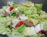 Foto langkah ke 4 dari resep Tumis sawi putih bakso.