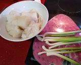 Foto del paso 1 de la receta Tortilla de bacalao y ajos tiernos