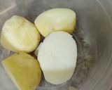 A picture of step 3 of Chicken steak with mesh potatoes 😋.
