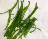 Foto langkah ke 1 dari resep Cara membuat daun bawang melengkung2 seperti di rest ramen.