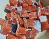 Foto langkah ke 1 dari resep Honey Garlic Salmon.