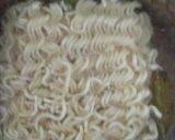Foto langkah ke 1 dari resep Mie Instan Kuah Soto Daun Jeruk.