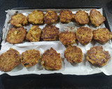 Foto del paso 5 de la receta: Buñuelos de coliflor y zanahorias sin gluten al horno