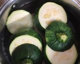 Foto del paso 1 de la receta: Zapallitos Italianos Rellenos 🧀