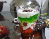 Foto langkah ke 3 dari resep 314. Es Stroberi Jelly Saus Santan.