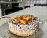 Foto del passaggio 3 della ricetta Tortino di avena con yogurt, pesca e burro arachidi