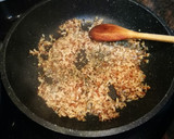Foto del paso 1 de la receta: Quinoa integral con bulbo de anís y guisantes