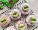 Foto langkah ke 7 dari resep Donat Vla Matcha.