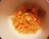 Foto del paso 5 de la receta: Cerdo relleno con orejones al oporto con batatas y calabaza saborizada