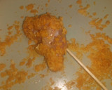 Foto del paso 1 de la receta: Piruletas de pollo corn flakes con reducción de cerveza y miel