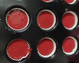 Hình bước làm 2 của món Red velvet cupcake