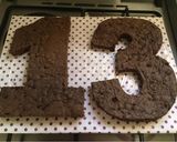 Foto del paso 3 de la receta: NUMBER CAKE de brownie para cumpleaños 1️⃣3️⃣🎉🎊