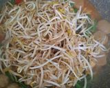 Foto langkah ke 3 dari resep Tumis Tauge Kacang Panjang.