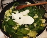 A picture of step 5 of Cheesy leek and spinach pasta.
