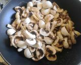 Tejszínes, gombás ragu, szarvacska tésztával recept fázis 1 fotója