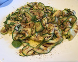 Foto del paso 1 de la receta: Espaguetti con calabacín y mozarella