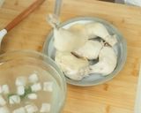 Foto langkah ke 5 dari resep Ayam Rebus Jahe (Pek Cam Kee) Devina Hermawan.