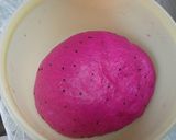 Foto langkah ke 1 dari resep Donat Buah Naga Merah.