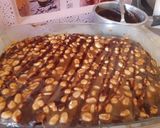 صورة لخطوة 7 من وصفة تحلية السنيكرز الأكثر من رائعة بصوص الكراميل جربوها ومتندموش 😍