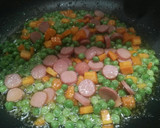 Foto del paso 2 de la receta: Arroz con verduras y salchichas