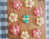 Foto del paso 6 de la receta: Galletas de naranja con diseño de flores
