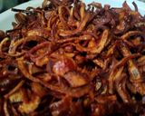 A picture of step 2 of Koshari Onions.
