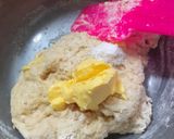 Foto langkah ke 2 dari resep Donat Pisang Frozen Empuk & Lembut.