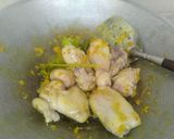 Foto langkah ke 4 dari resep Ayam Goreng Telur.