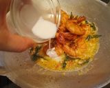 Gambar langkah 7 resipi Butter Prawn with Salted Egg.