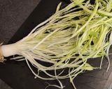 Une image de l'étape 2 de Spaghettis de Poireaux, Crème de Camembert, Émietté de Pancetta.