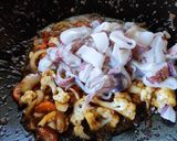 Gambar langkah 3 resipi Sotong goreng tumis.