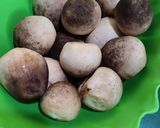 Foto langkah ke 1 dari resep Tumis Jamur Sawi Hijau Mudah, Enak, dan Cepat.