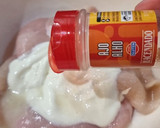 Foto del paso 2 de la receta: Pollo al yogur estilo crujiente