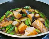 蒜苗麻油滷鮭魚的食譜步驟6照片