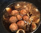 Foto langkah ke 5 dari resep Semur Bola Bola Daging Isi Telur Puyuh.