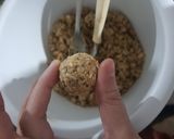 Foto del paso 4 de la receta: Bolitas de crema de maní y avena